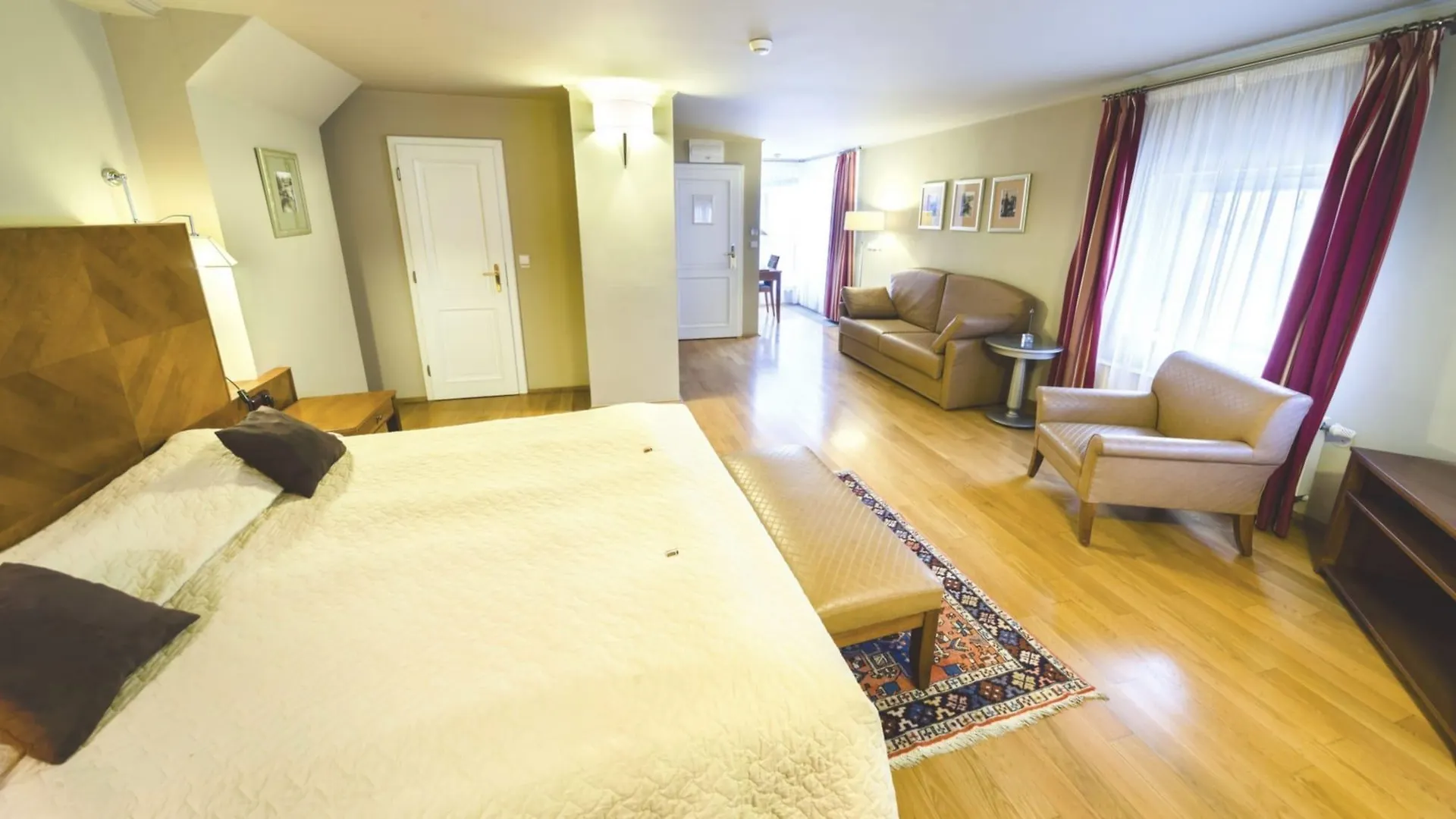 The Golden Wheel Hotel Praga
