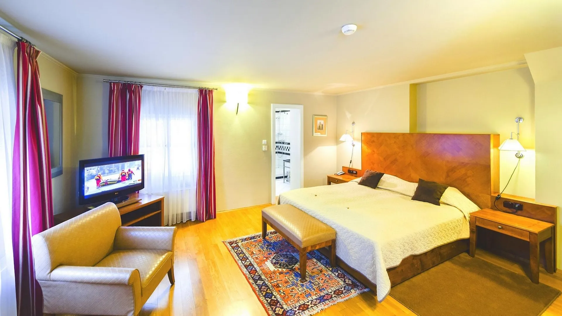 The Golden Wheel Hotel Praga 4*,