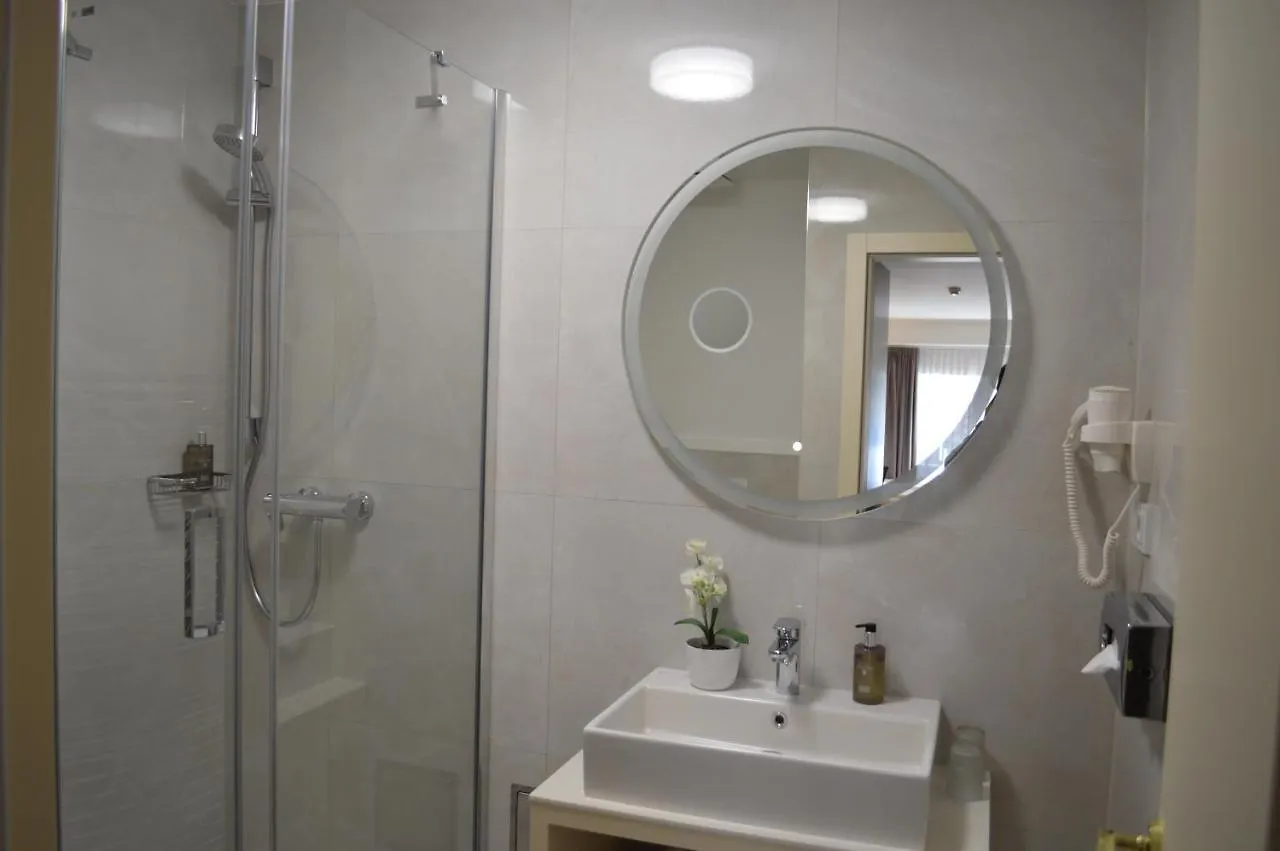 The Golden Wheel Hotel Praga