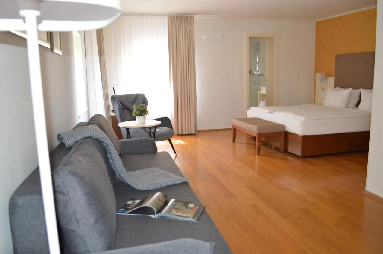 The Golden Wheel Hotel Praga 4*,