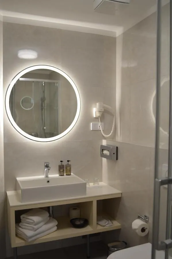 The Golden Wheel Hotel Praag