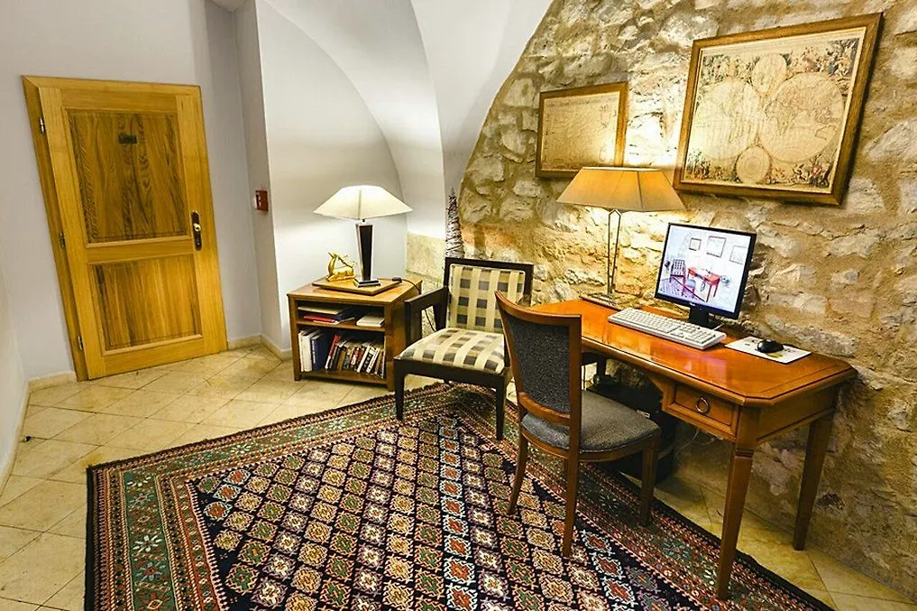 The Golden Wheel Hotel Praga
