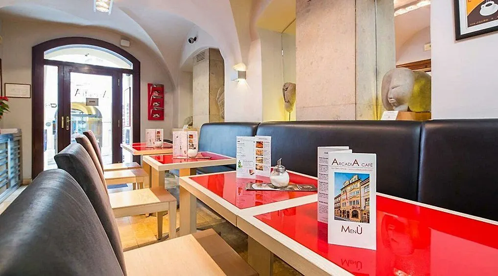 The Golden Wheel Hotel Praga