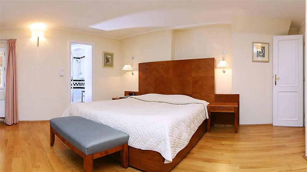 The Golden Wheel Hotel Praag