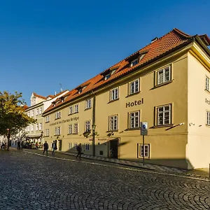 Szálloda Archibald At The Charles Bridge, Prága