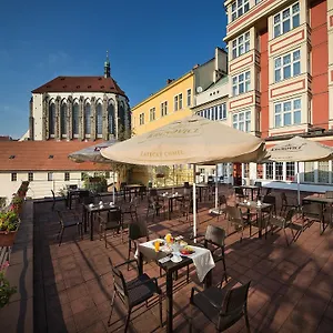 Ea Julis Hotell