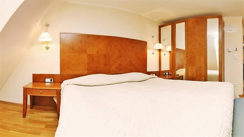 The Golden Wheel Hotel Praga República Checa