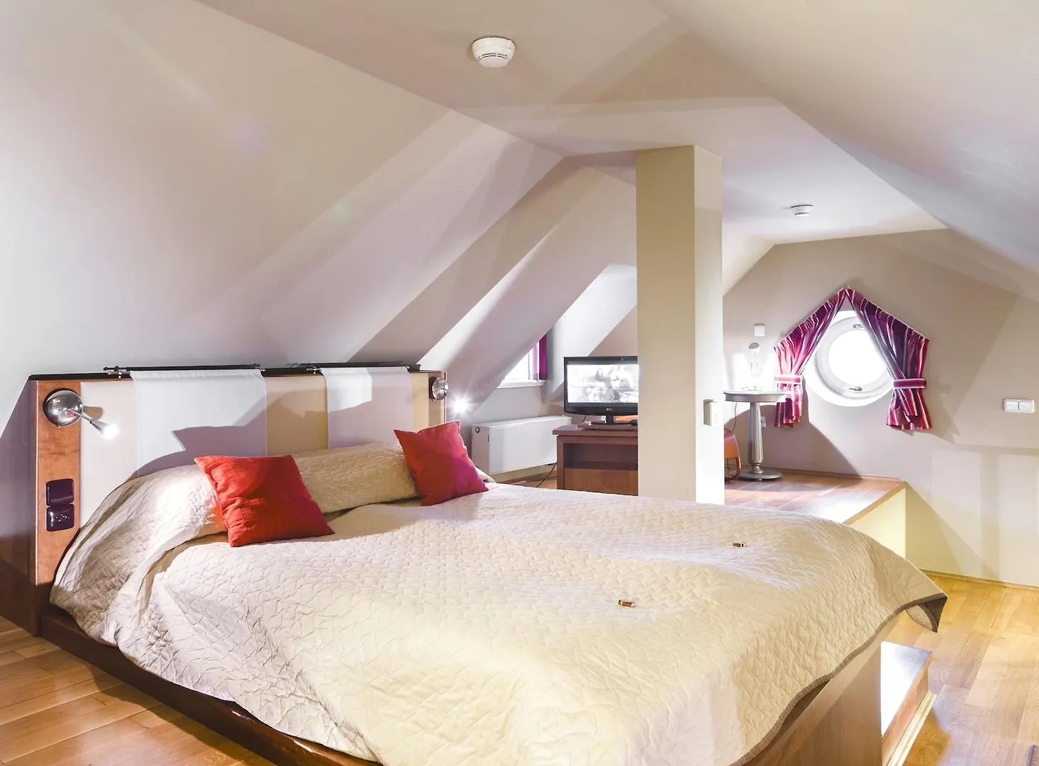 The Golden Wheel Hotel Praga
