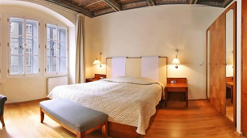 פראג The Golden Wheel Hotel
