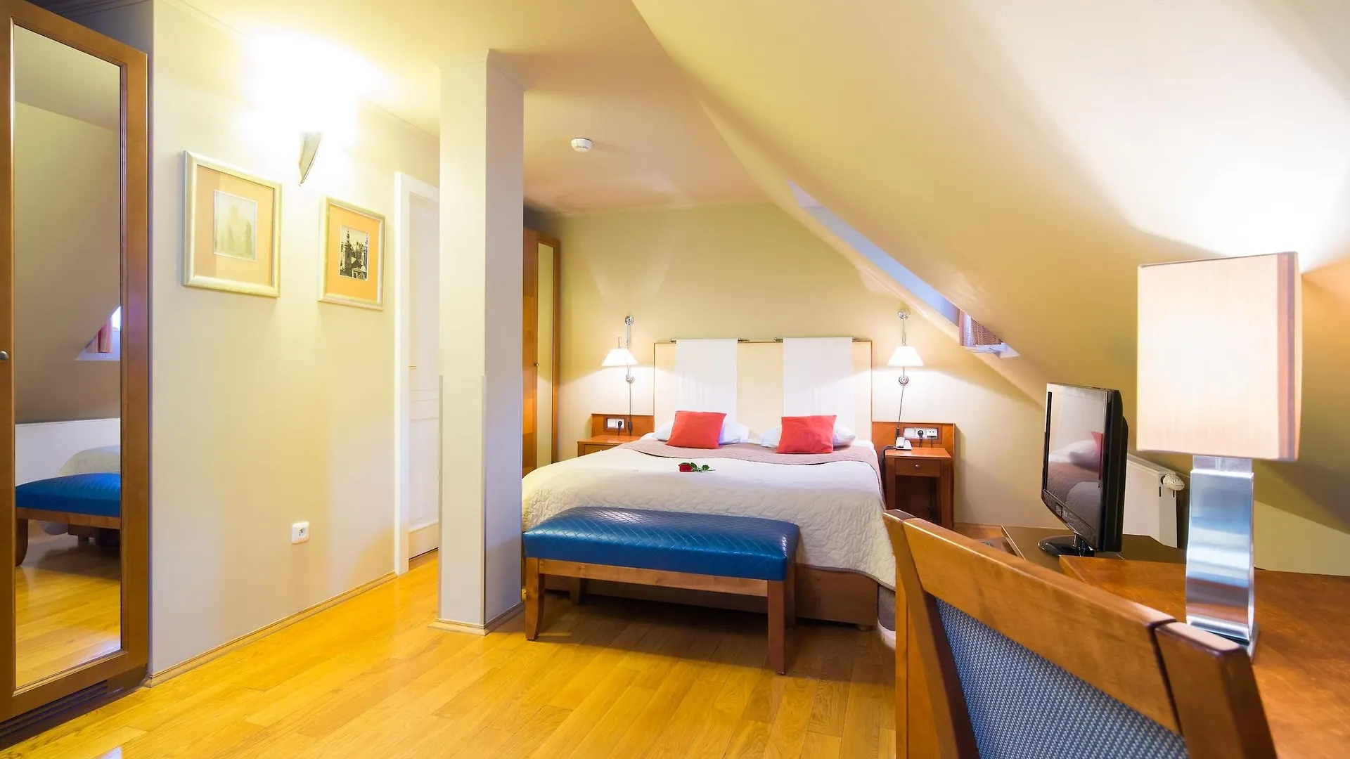 פראג The Golden Wheel Hotel