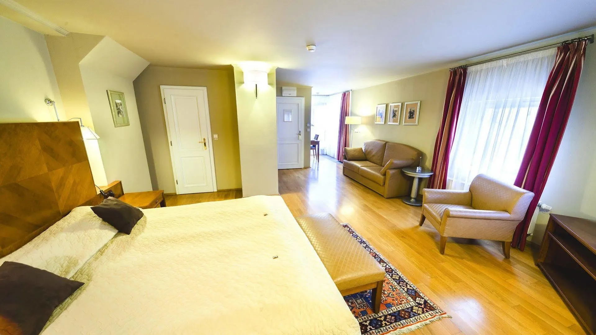 פראג The Golden Wheel Hotel