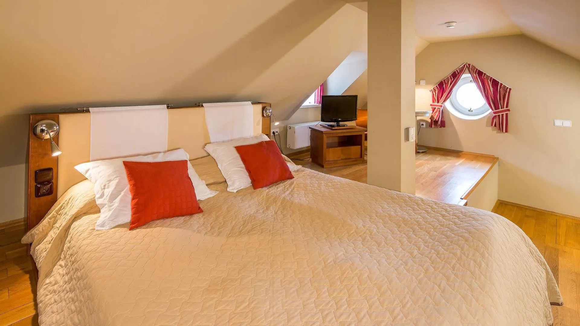 פראג The Golden Wheel Hotel
