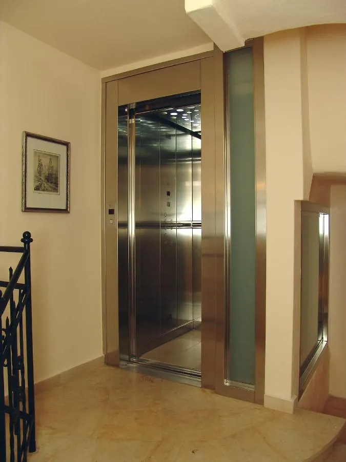 ****  פראג The Golden Wheel Hotel צ'כיה